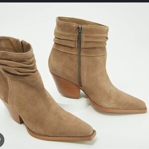 Vince Camuto Women's Nerlinji Ankle Boot, leather upper.Tan,brown7.5M,Man made.